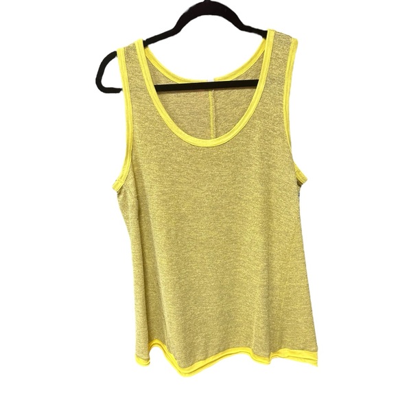 Pinkblush
Ladies Size Large
Yellow with Specks tank top shirt - Picture 1 of 4